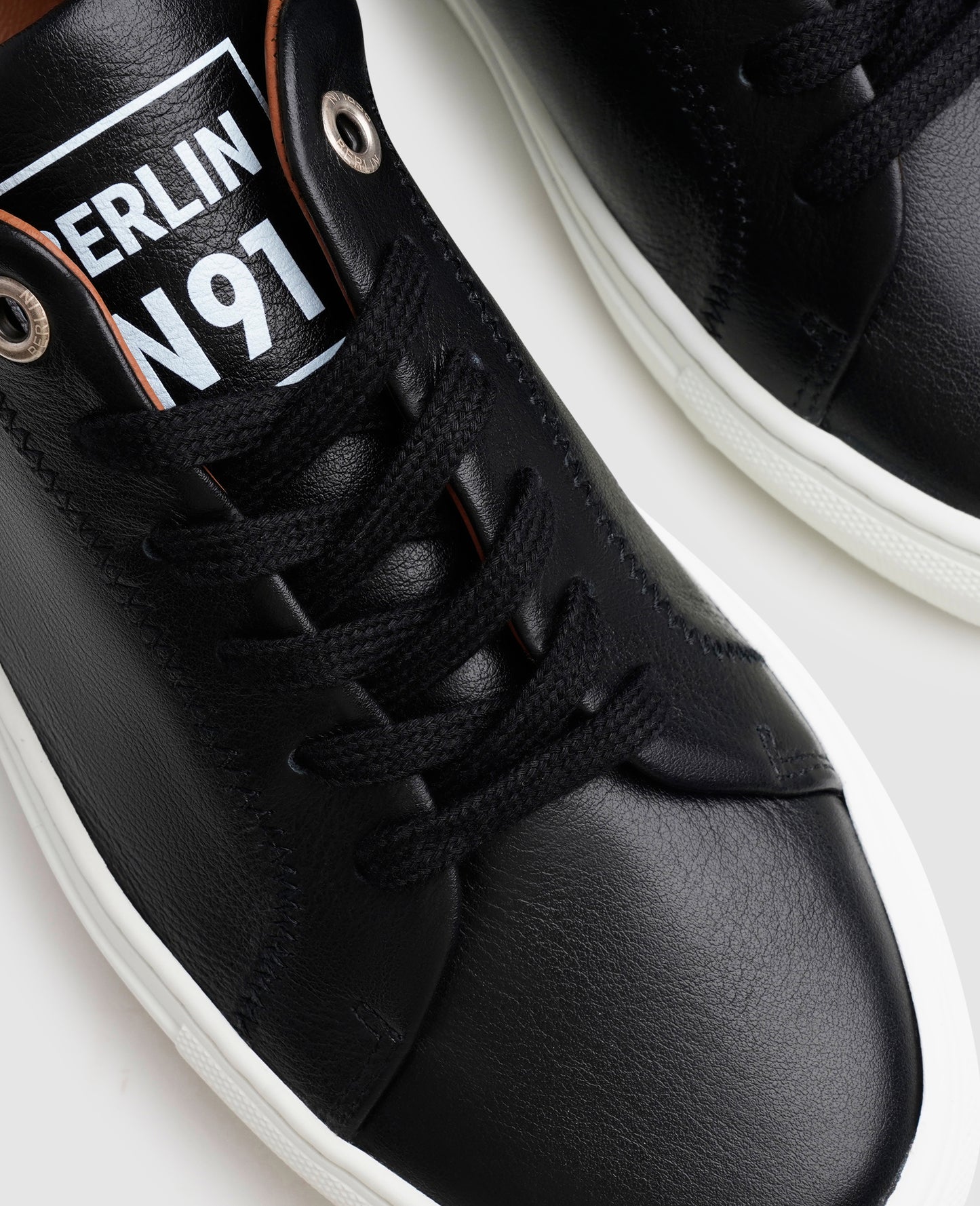 No. 26 WS - Black