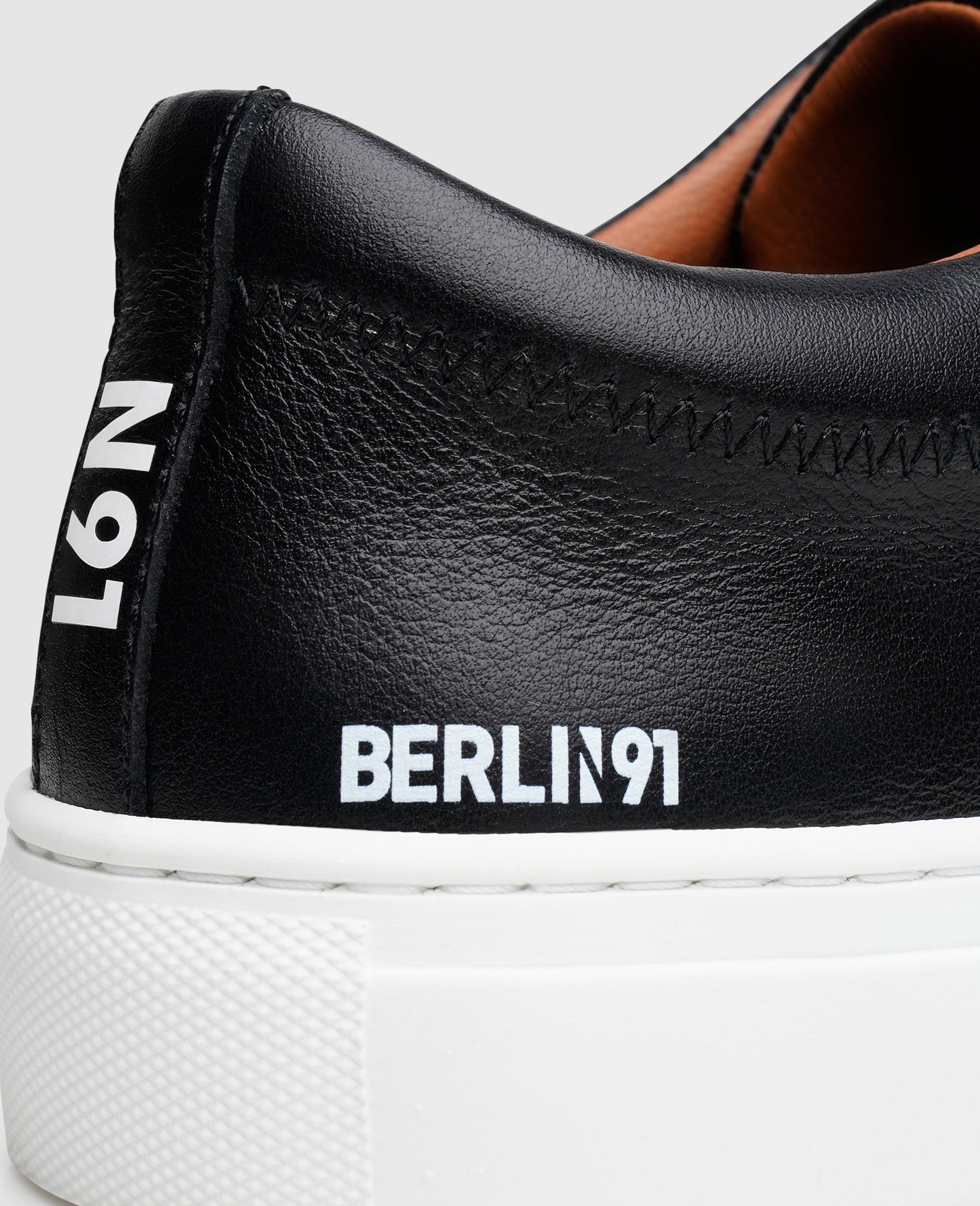 No. 26 WS - Black