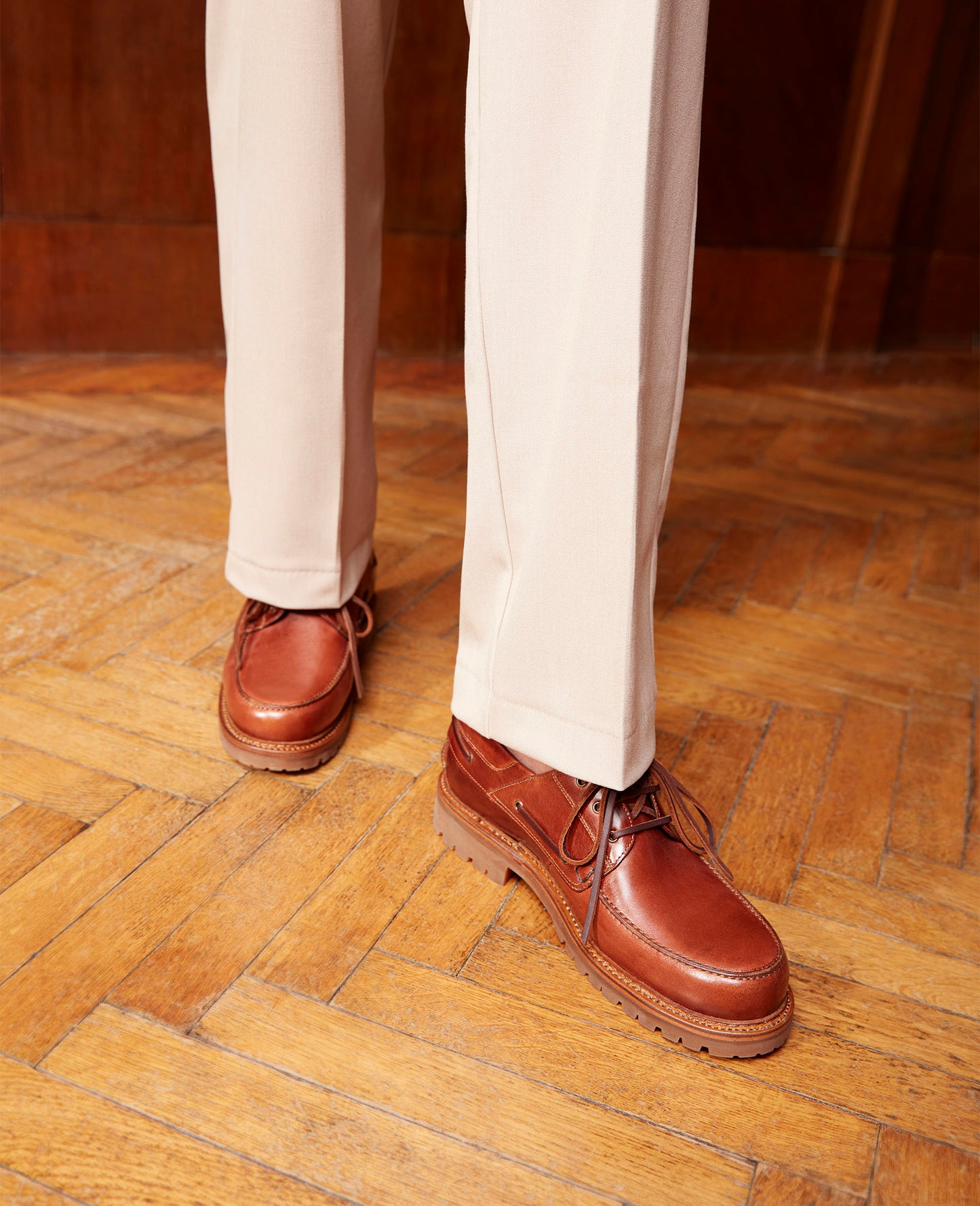 Miami Plain V - Red brown