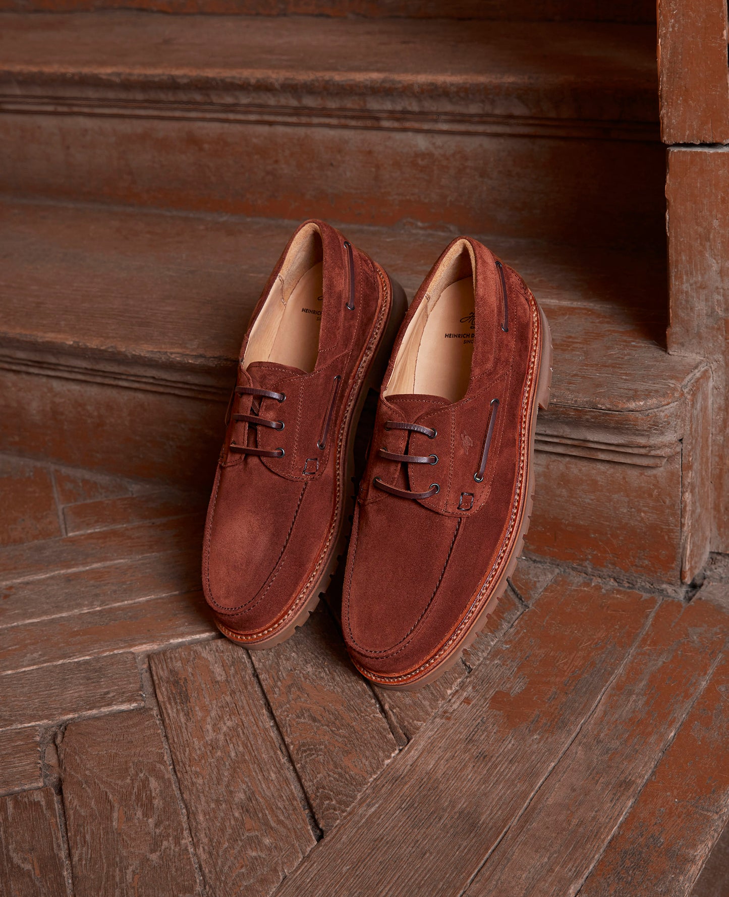 Miami Plain V - Red brown